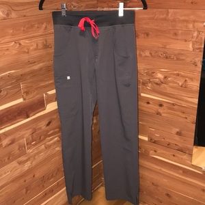 Figs Charcoal set with red strings